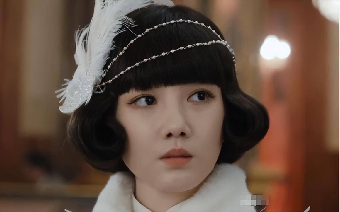 张芷溪主演了一部《皎若云间月》,五官乱飞的"灵动"演技吓坏了观众,有