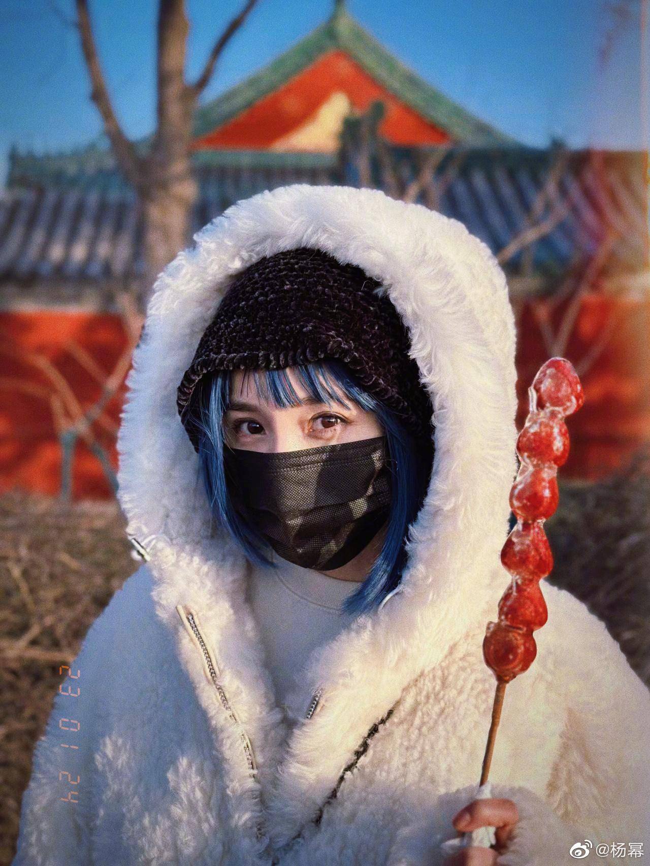 杨幂之前也是染发爱好者,无论是红色挂耳挑染还是漂染