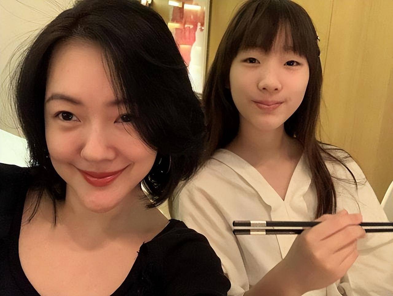 制造亲友和睦假象,被蔡康永一句话揭穿_吴佩慈_范玮琪_朋友