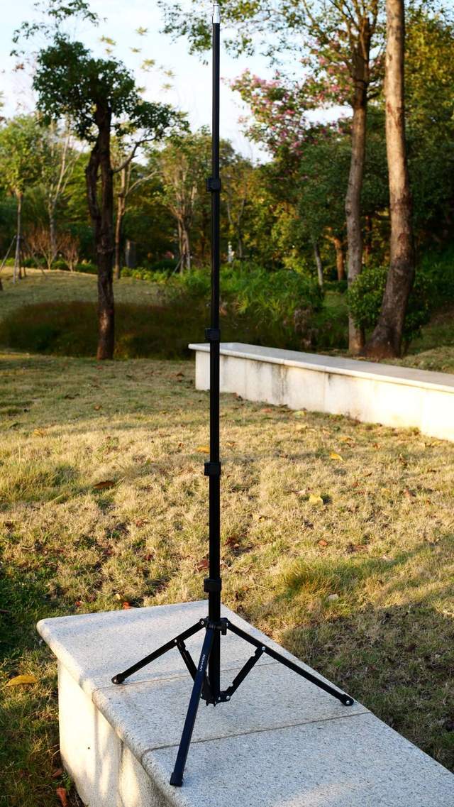 带稳定器的防抖自拍杆,支持AI人脸追踪:奥川M2 PRO体验