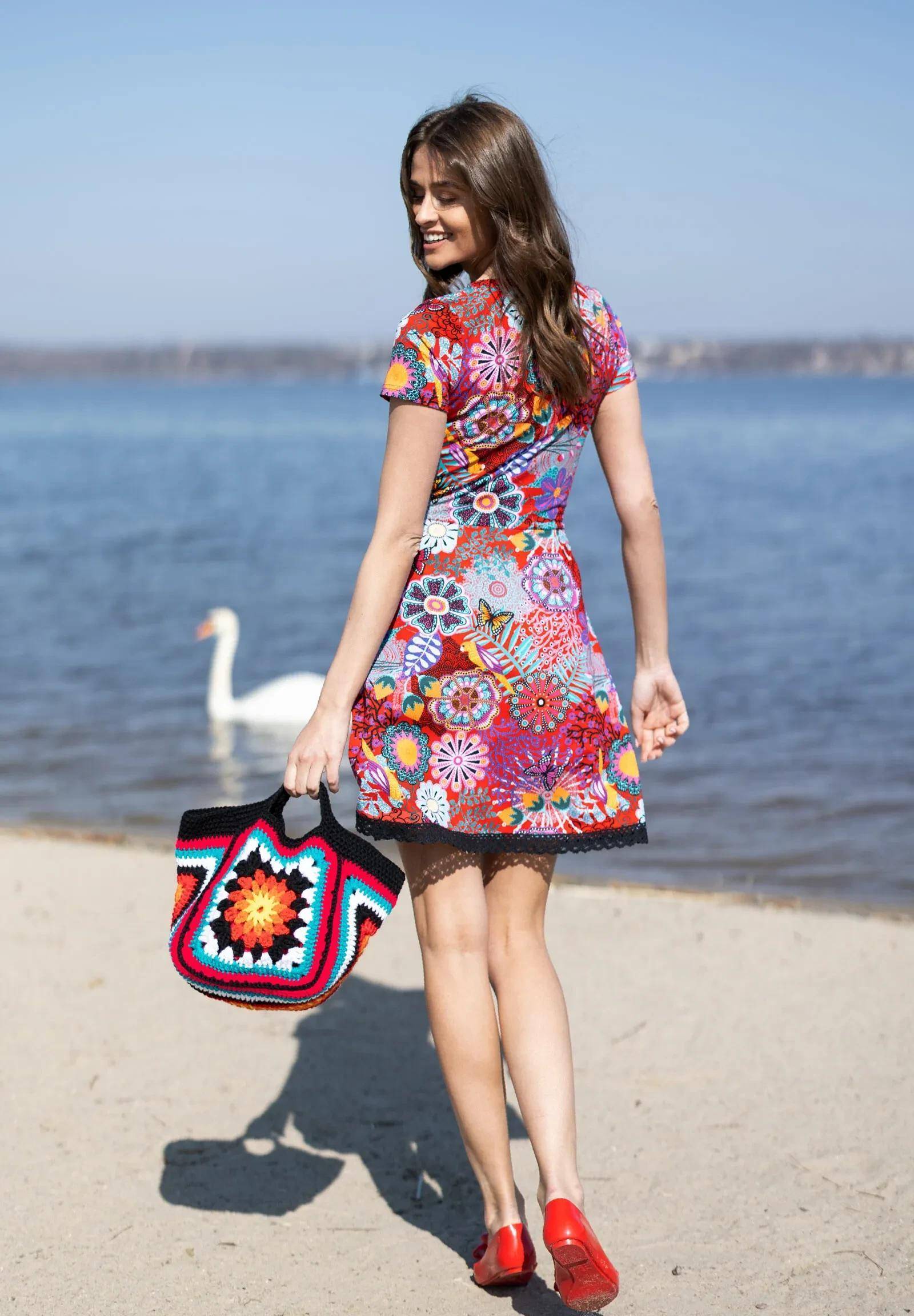 波兰模特agnieszka wasilewska,天鹅湖秀时尚,靓丽迷人_个性_印花