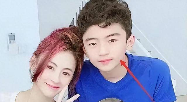 谢霆锋大儿子恋情曝光,女友年龄超越张柏芝,谢霆锋气到住院!