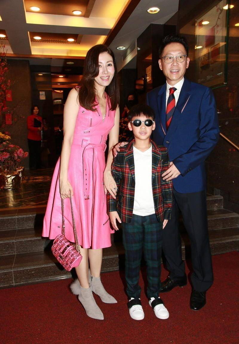 李嘉欣晒全家福!