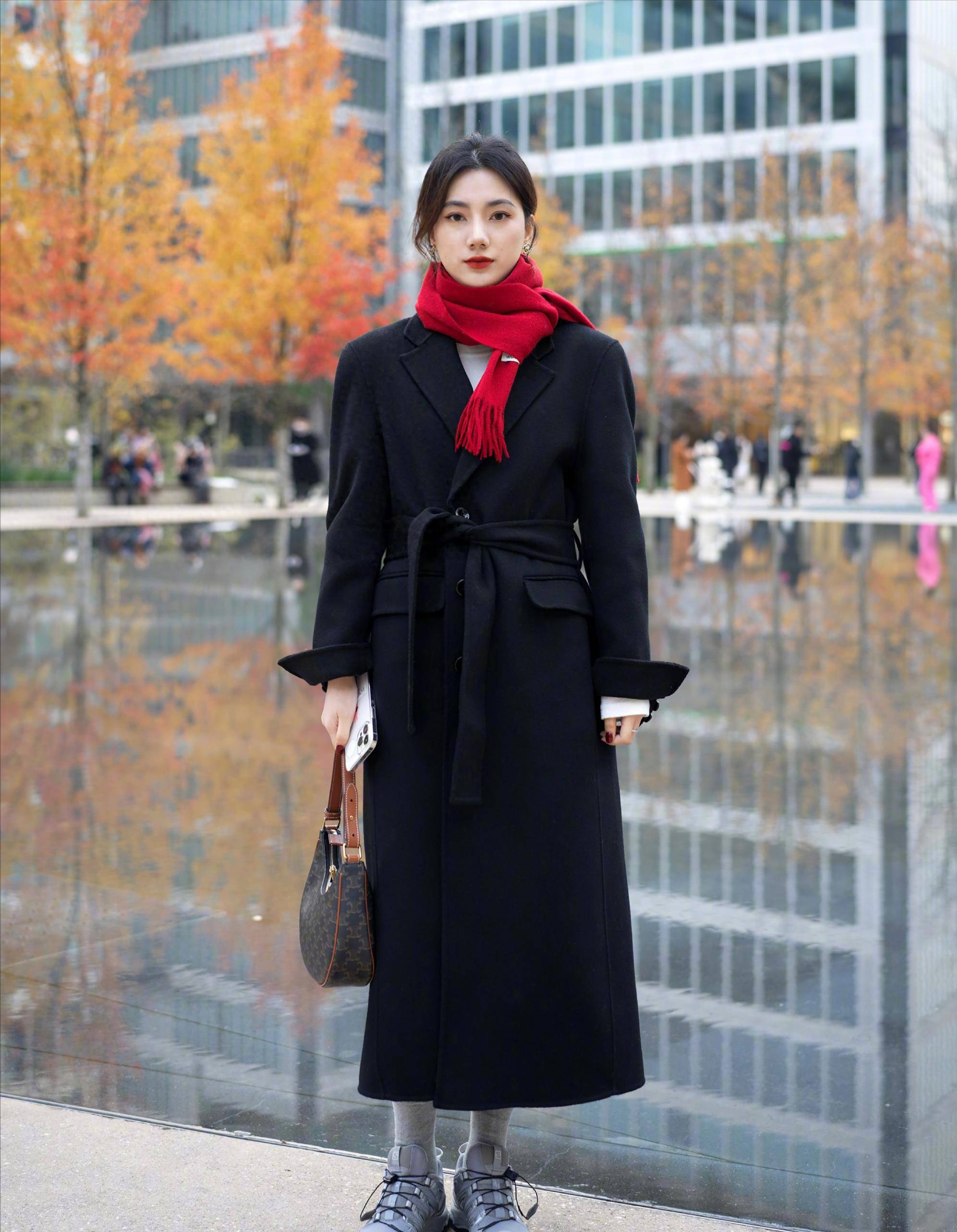 满街都穿"泥色"大衣,可洋气了