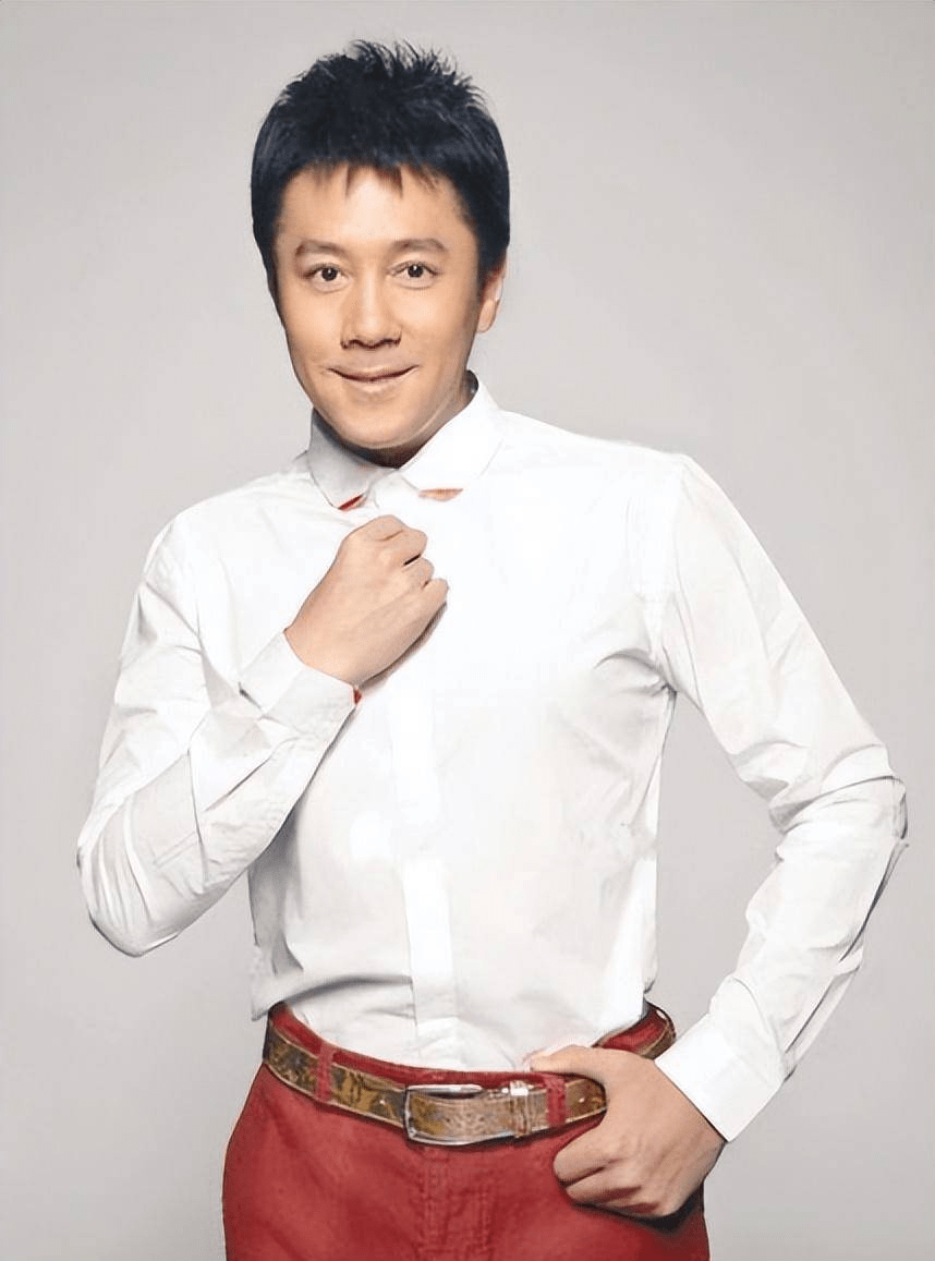 蔡国庆:两次情断异国恋后,娶亿万富婆为妻,如今儿子成他的骄傲_音乐