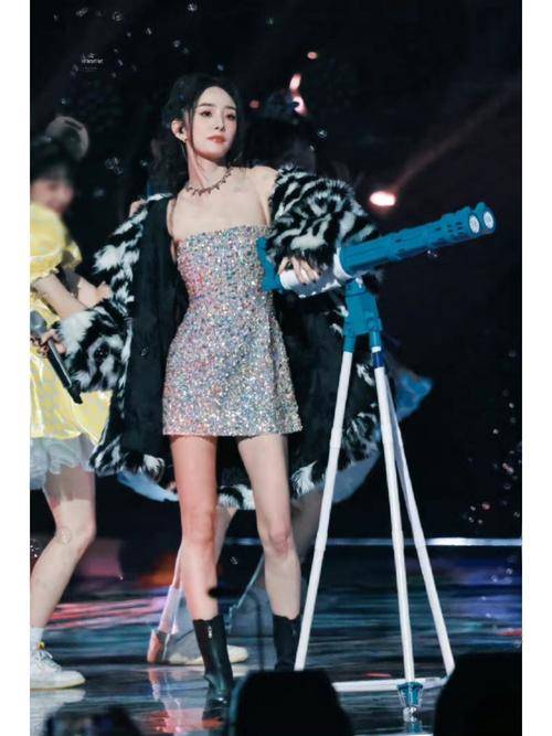 杨幂跨年跳舞的视频,揭示了多少人对娱乐圈女星的真实看法_什么_网友