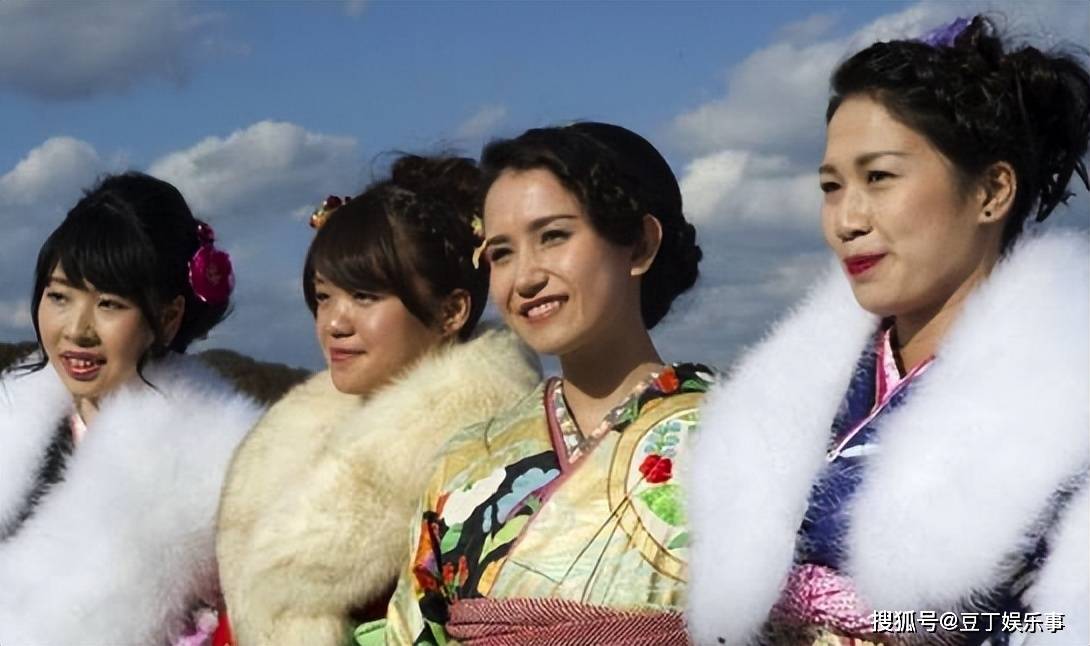 25岁娇妻当成人哺乳师,丈夫发现提出离婚,妻子:我又没做错_何梅_孩子