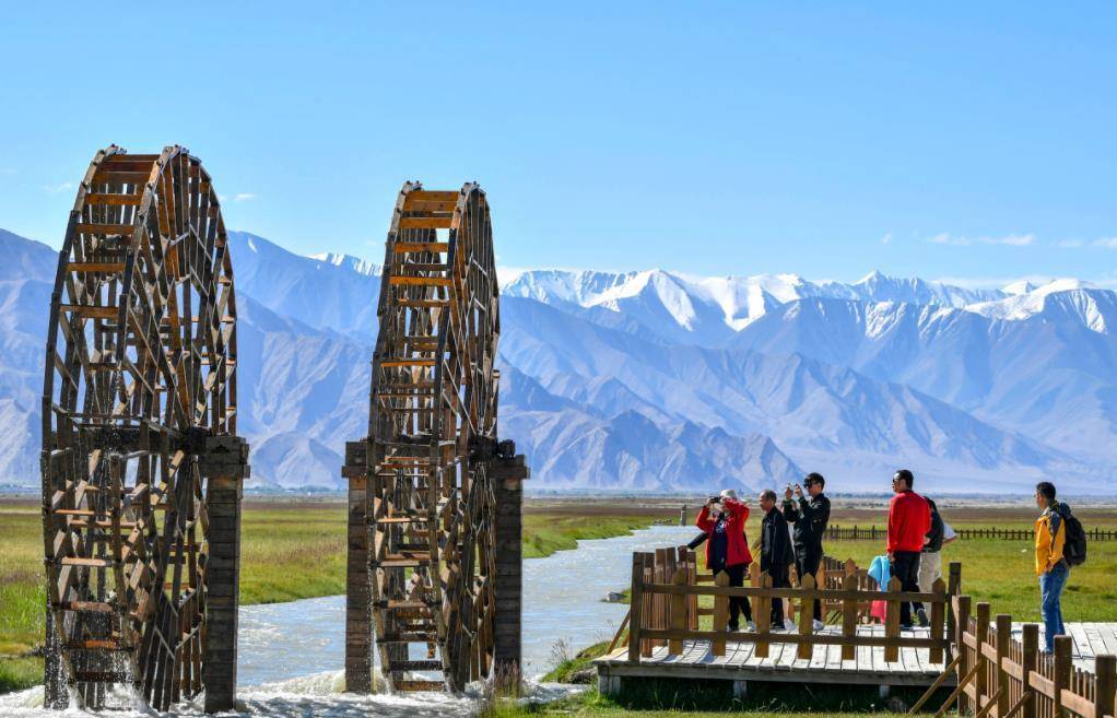 新疆有座不起眼的小县城，却蕴藏了大量的别墅，居民还能免费居住