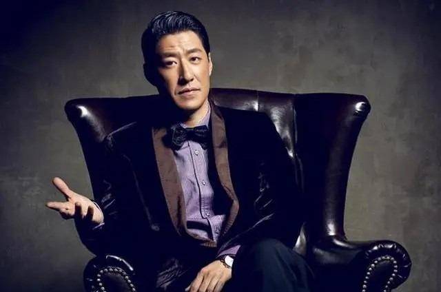 当时拍《预谋》的导演和何群关系不错,于是当时就把于震介绍给了他