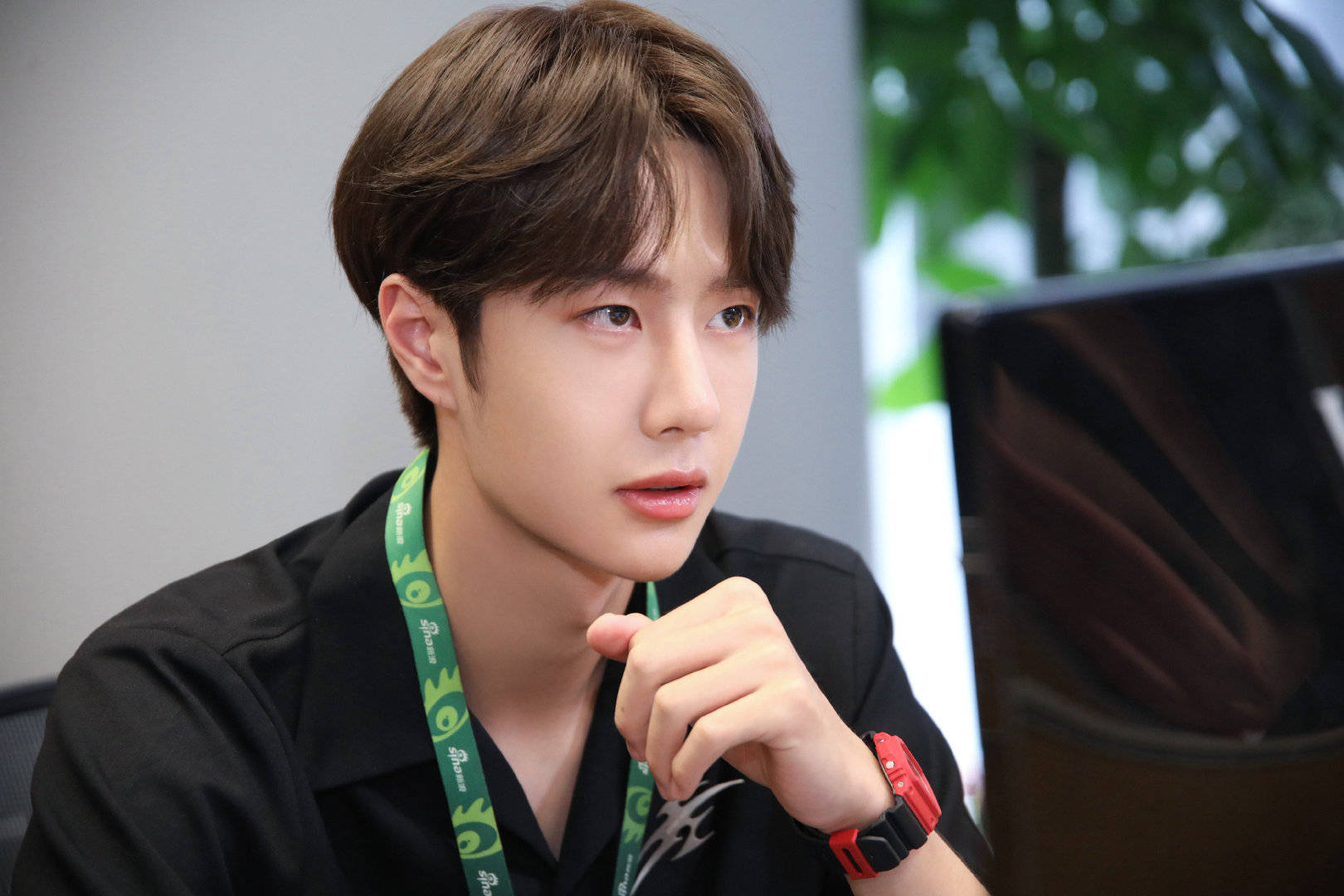 杜华说王一博是兔系帅哥,网友:杜华是不是把肖战和王一博搞混了?