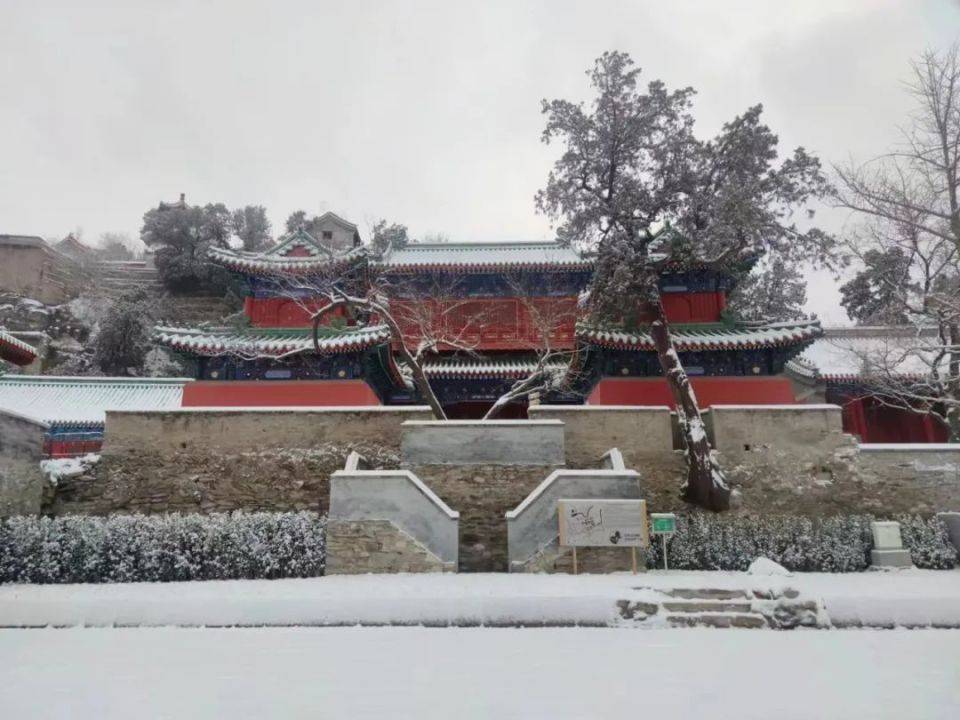 八大处雪景图片