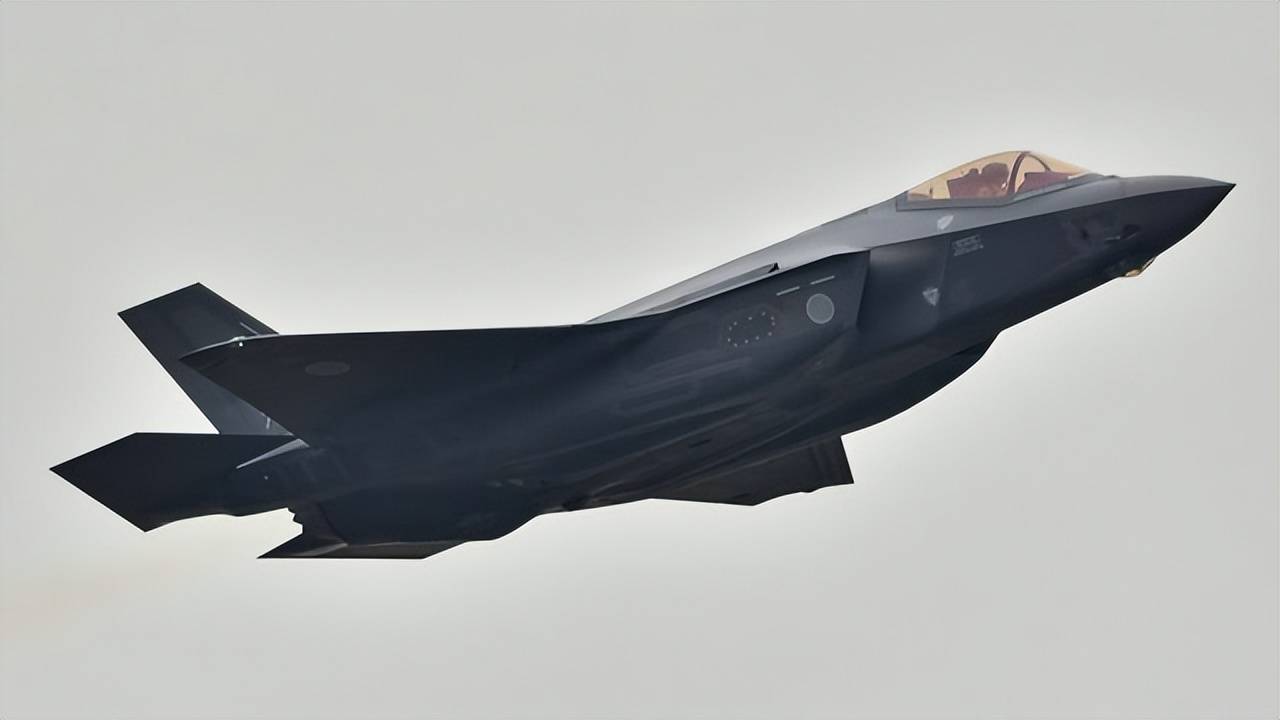 f35战斗机性能图片