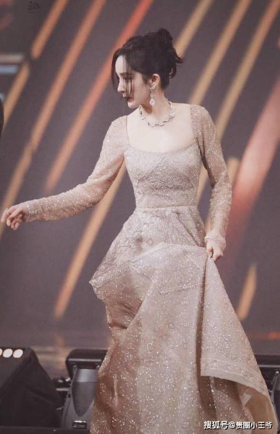 刘亦菲内衣照,欧阳娜娜泳装照,才是女性的美!_明星_审美_疯马