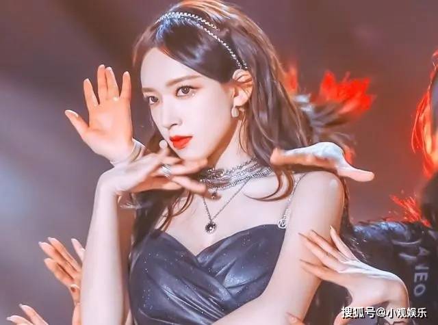 "人间芭比"程潇,建模脸美艳动人,穿泳装度假:不愧被誉为"奶潇"_魅力