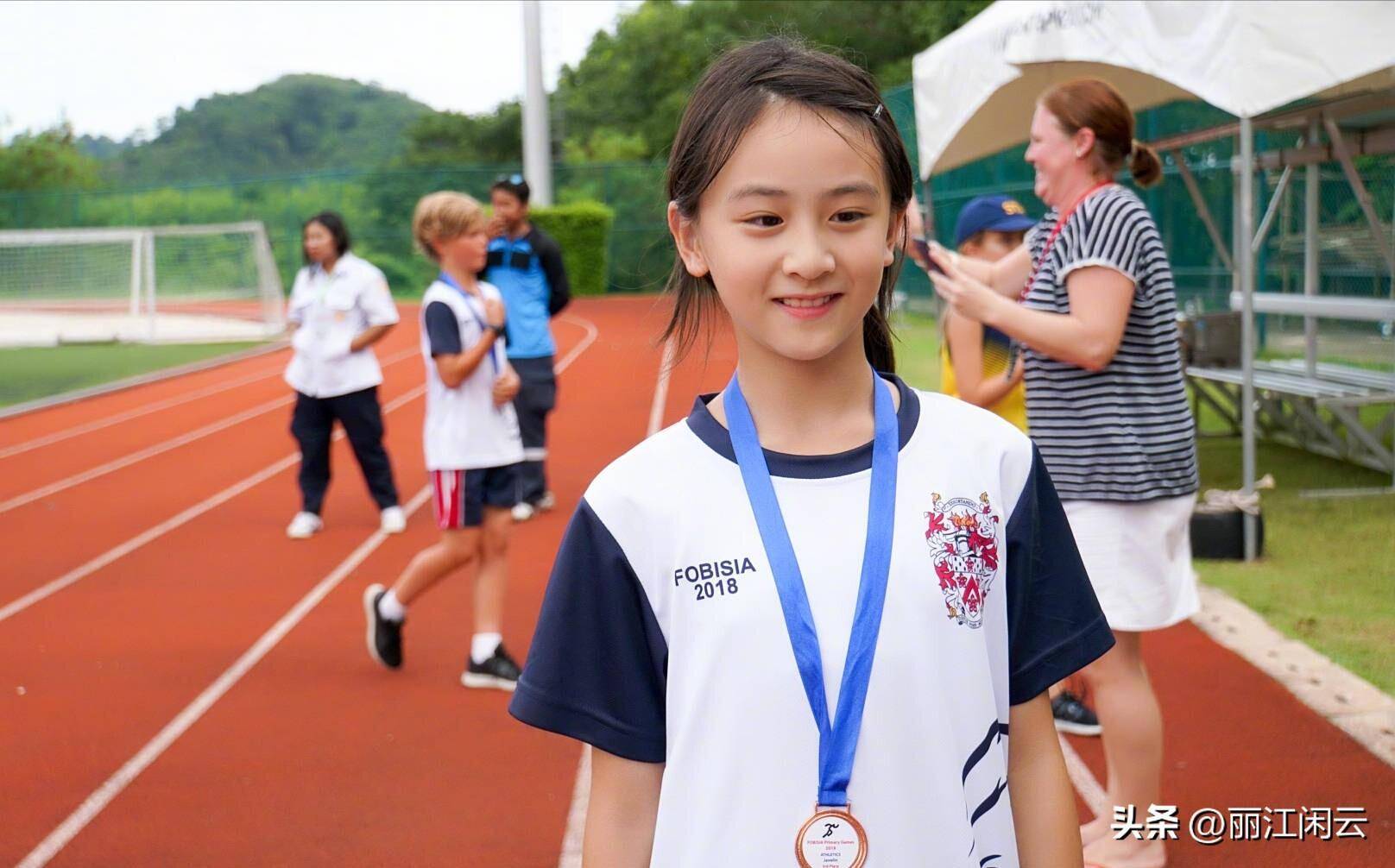 现在大家都知道森碟的大名叫田雨橙,实际上森碟原名田欣怡,她弟弟田宸