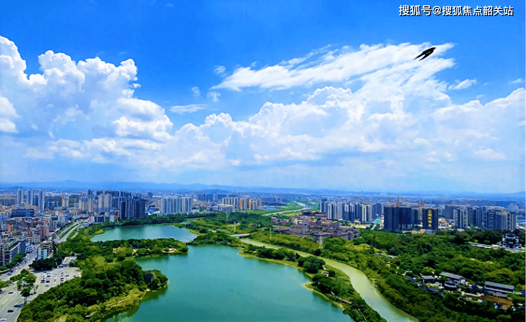 鄰近國家級4a旅遊景區花都湖生態公園;項目配套超4萬㎡星空,雲海雙