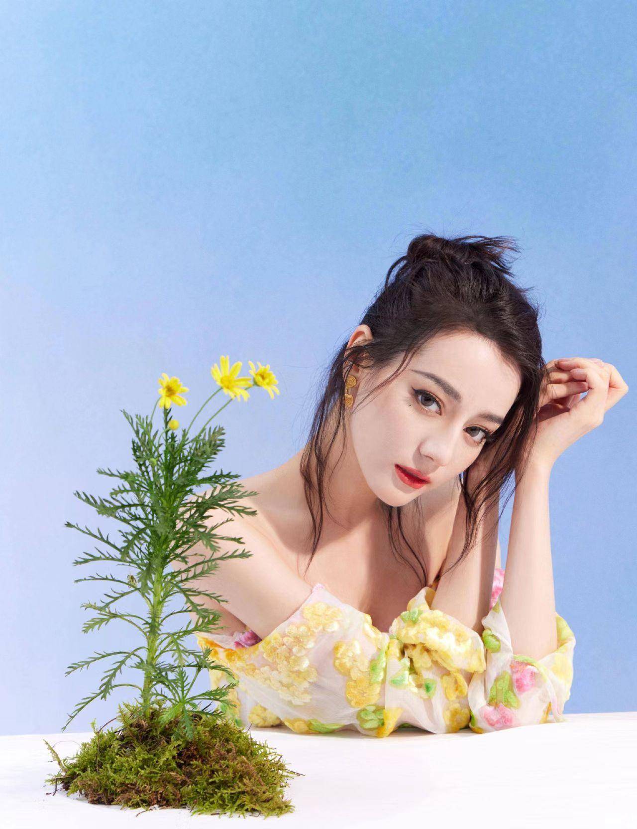 迪丽热巴居家直播,不得不说颜值非常高_人气_节目_五官