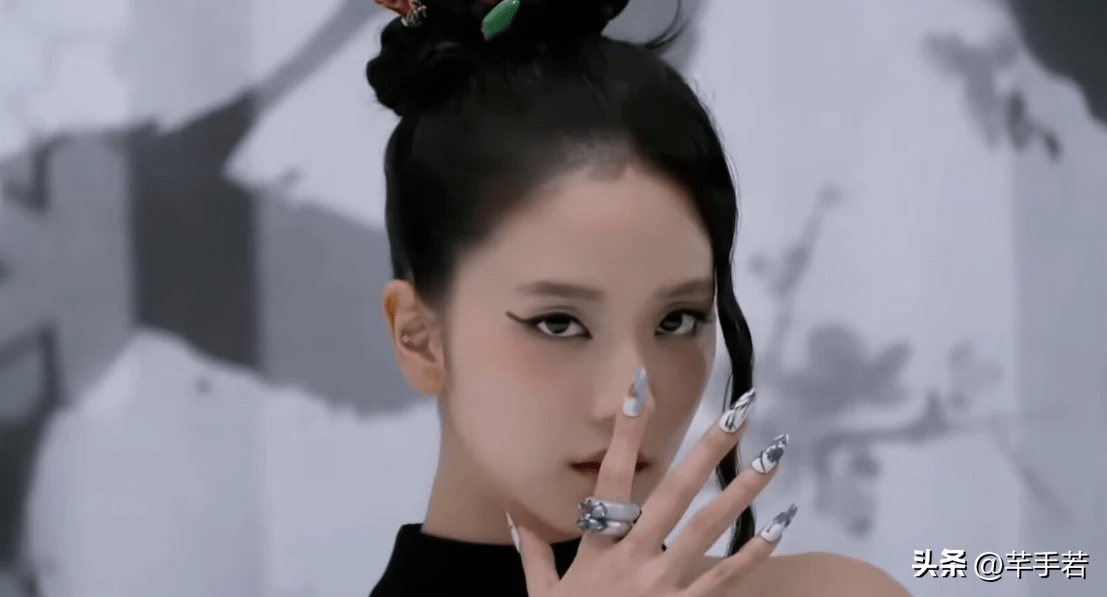 blackpink金智秀打脸洗白的粉丝,偷文化被实锤,而且是她的想法_韩流