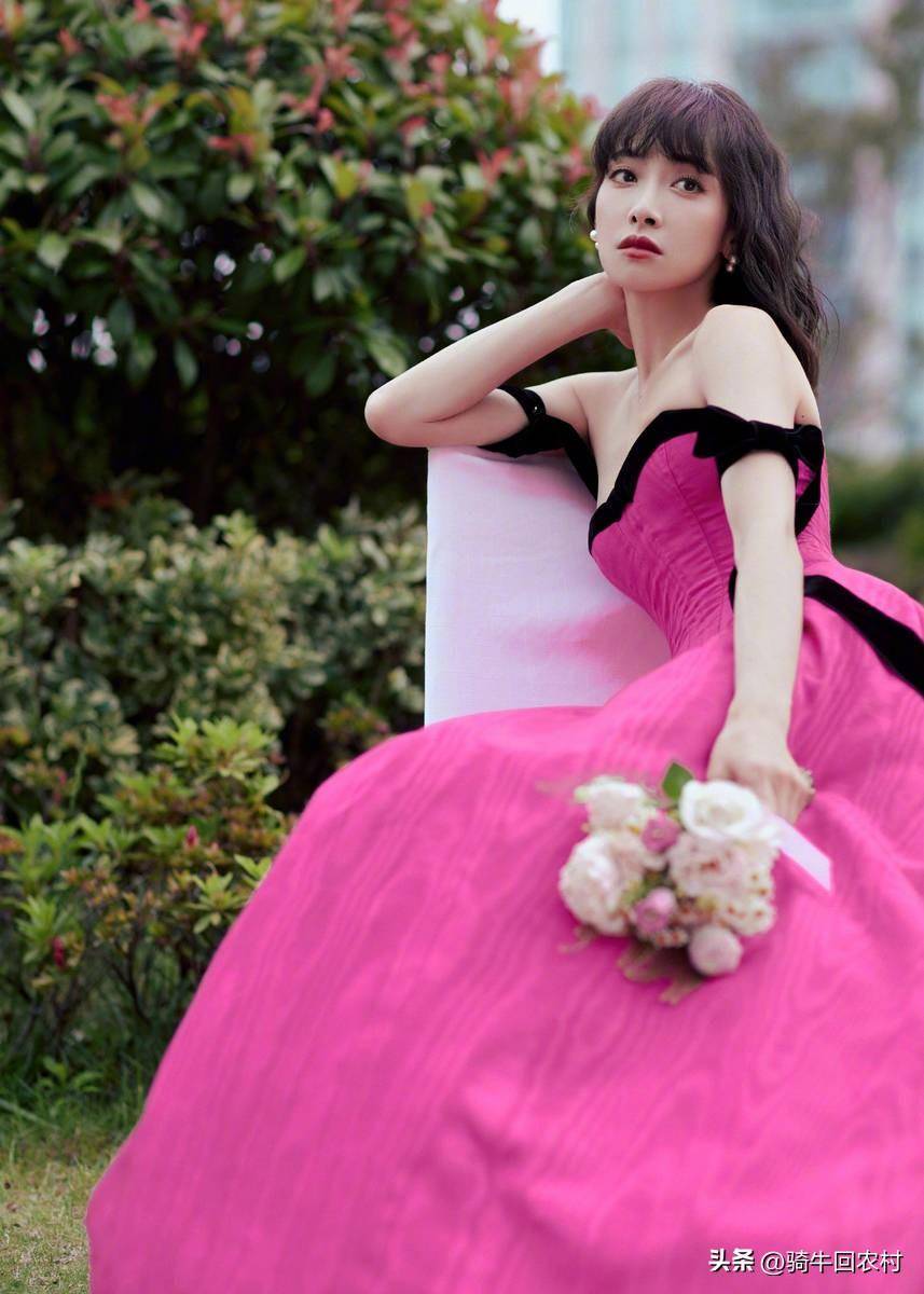 时尚芭莎年度派对群星璀璨 唐嫣迪丽热巴等造型惊艳_散发出_魅力_舞台