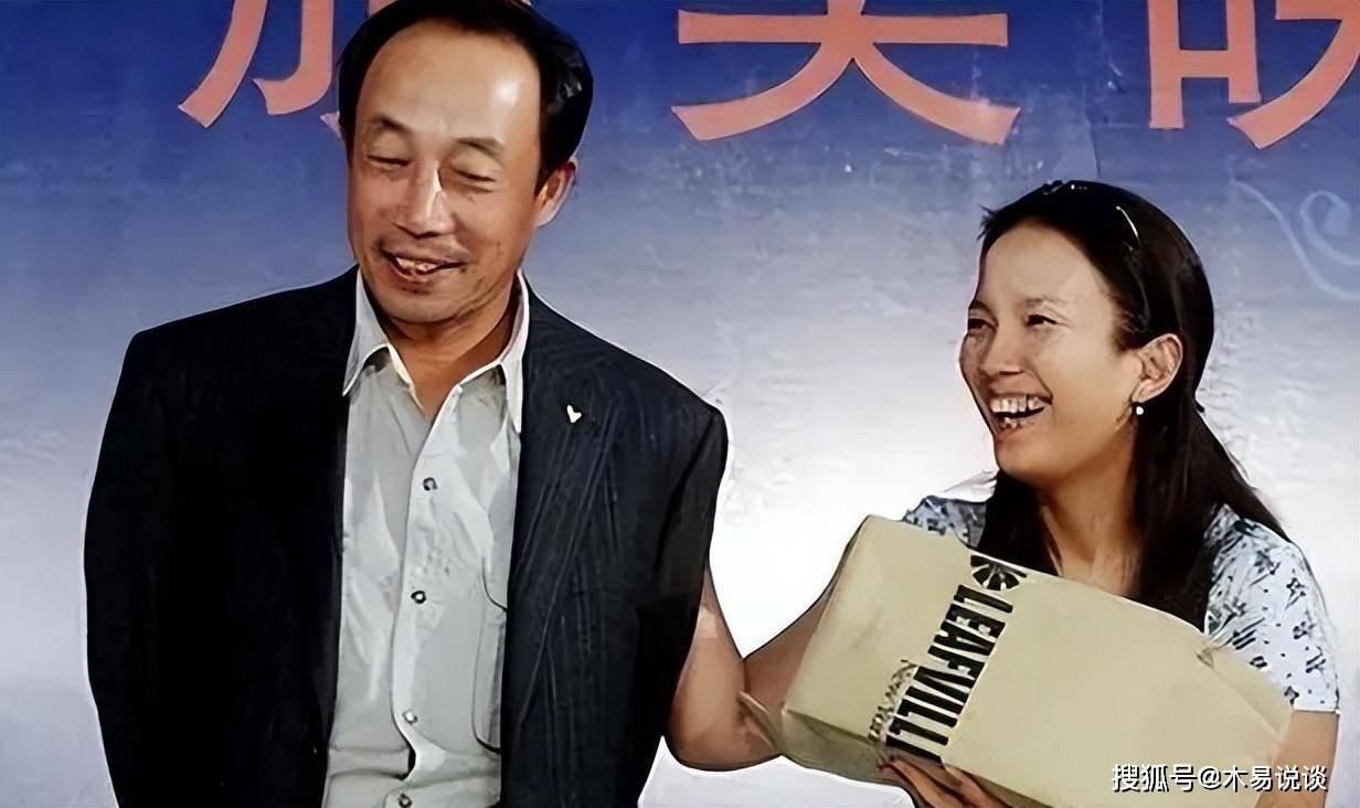 28年后,再看张丰毅现任妻子霍凡,才知道她和吕丽萍谁更"精明"_生活