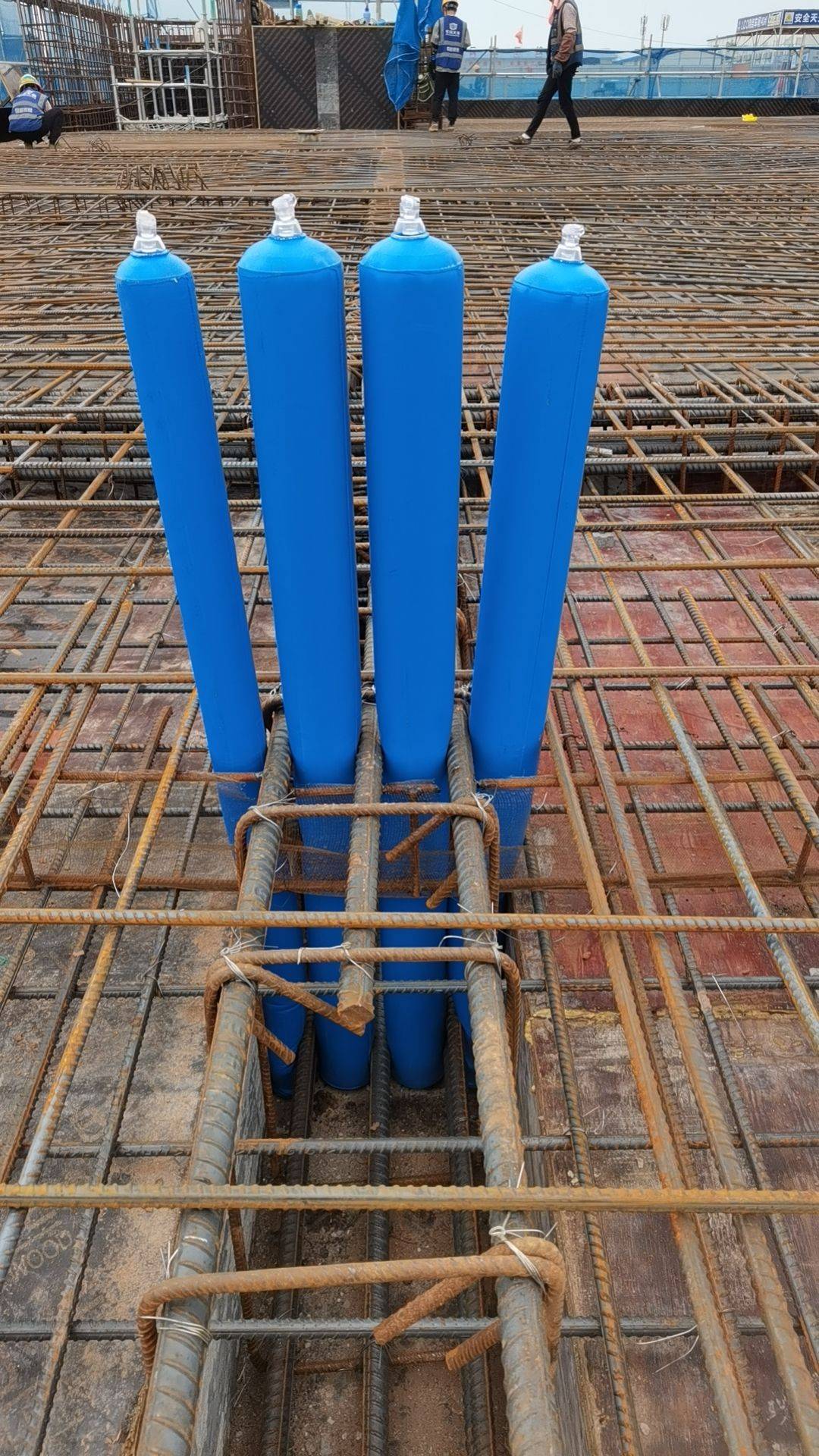 后浇带隔断气囊是如何保证混凝土的密实性和流动性?_施工_气泡_质量