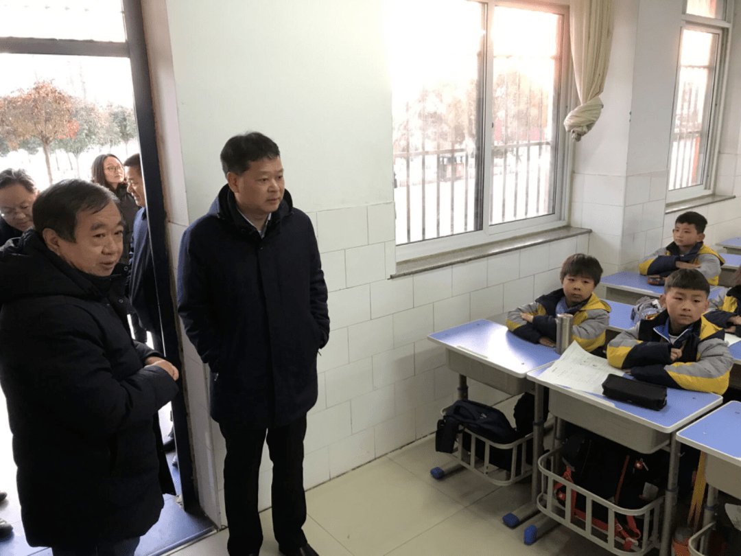 濮阳市经开区领导孙永军一行莅临濮阳市油田皇甫中学调研督导_教育_的