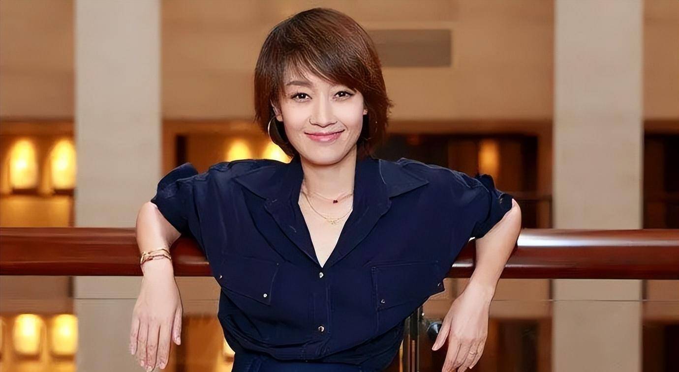 马伊琍台上40秒发言,把内娱女星的脸都打肿了,她到底有多清醒?