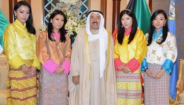 4位不丹太后风韵犹存,换上传统礼服好惊艳,把美貌基因带进王室_辛格