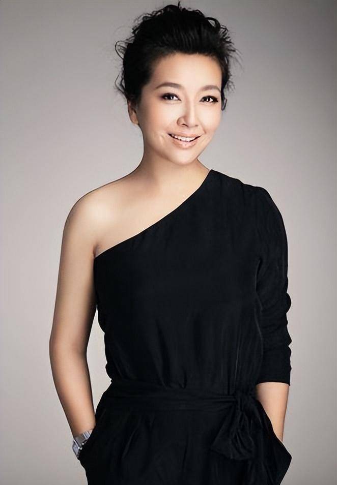 江珊的美,从年轻时的美丽到如今的优雅,真是稳重啊!_江山_下图_发型