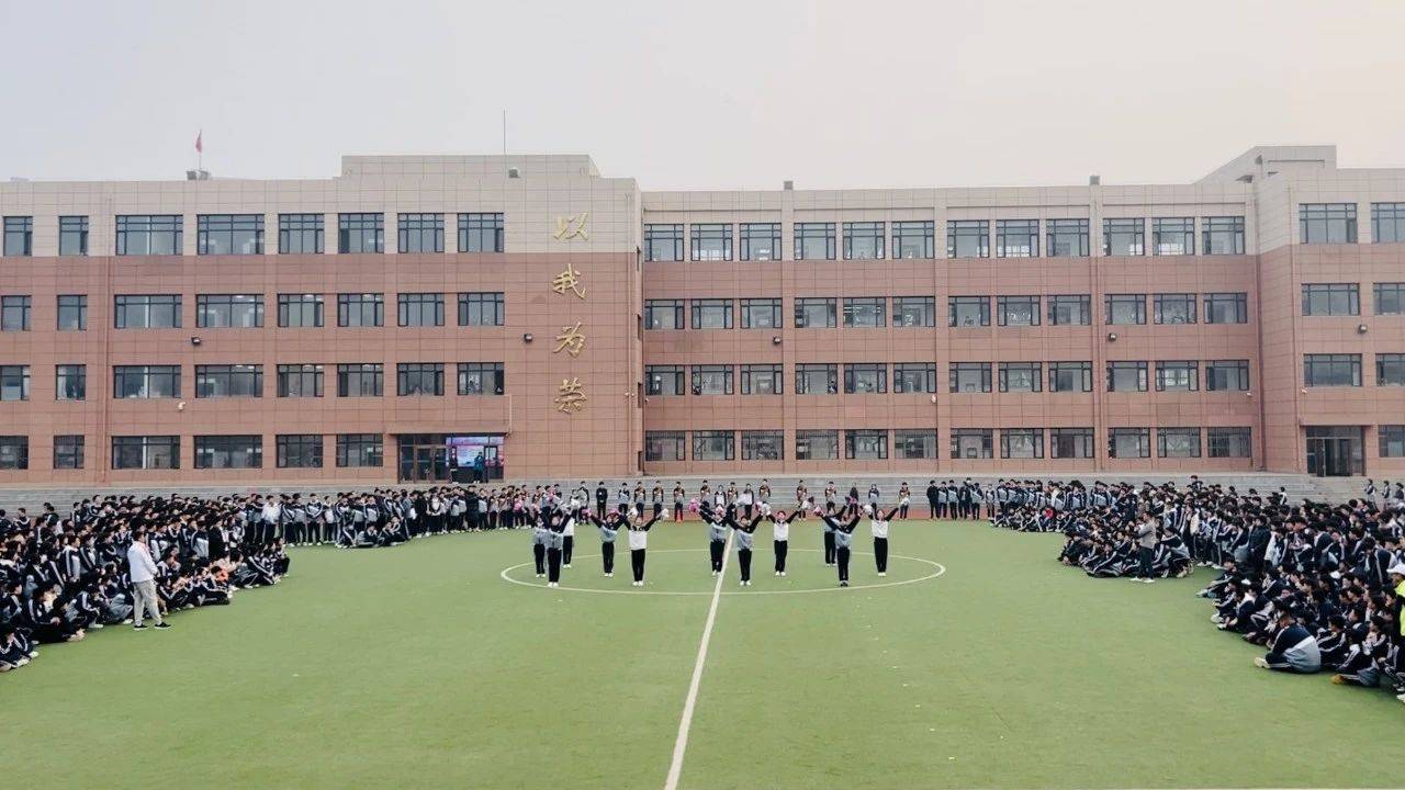 大连市轻工业学校在大连市中职学校健美操,啦啦操比赛中获一等奖