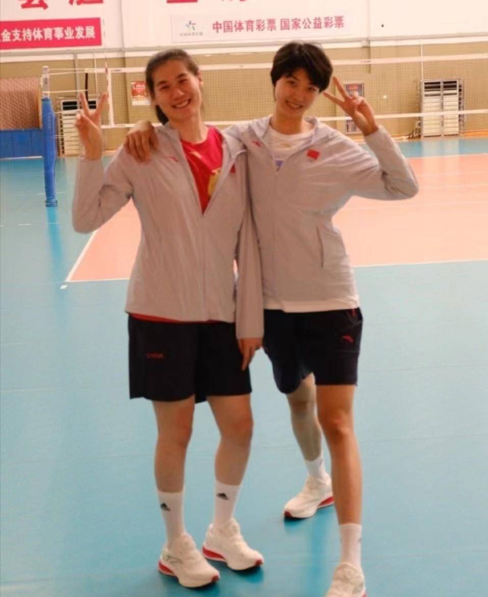 王云蕗发布了队长,袁心玥和庆生的私人照片,两人私下联系比较好_运动