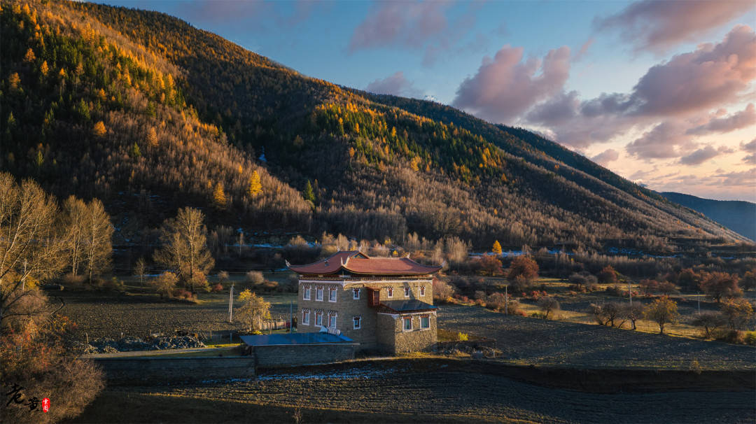 新都桥到甲根坝沿线,相当于两个镇之间的公路.