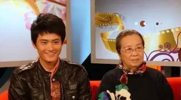 他是容嬷嬷的"儿子",出道16年不温不火,媳妇已成当红明星_李明启_王雨