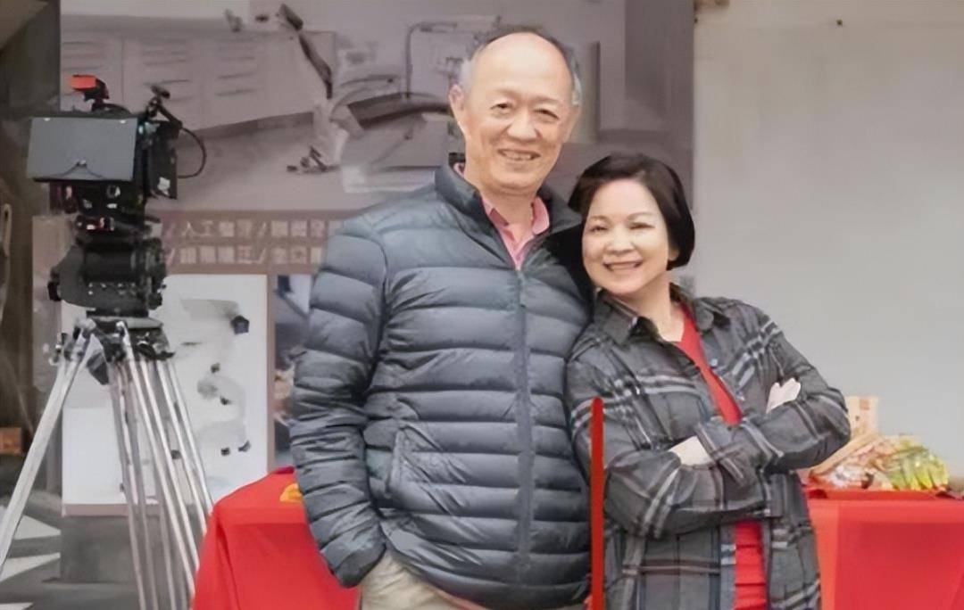 老戏骨金士杰:女友自尽发誓不婚,后娶小25岁娇妻,60岁再当父亲_生活