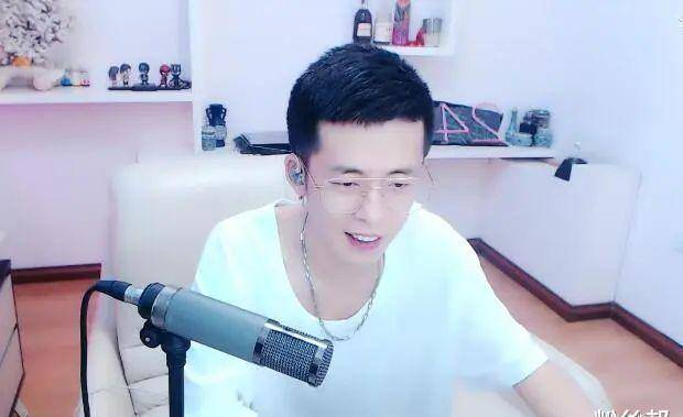 此次,王冕复出,在表演时对主播在yy上的资产进行了测算,引发了热议.