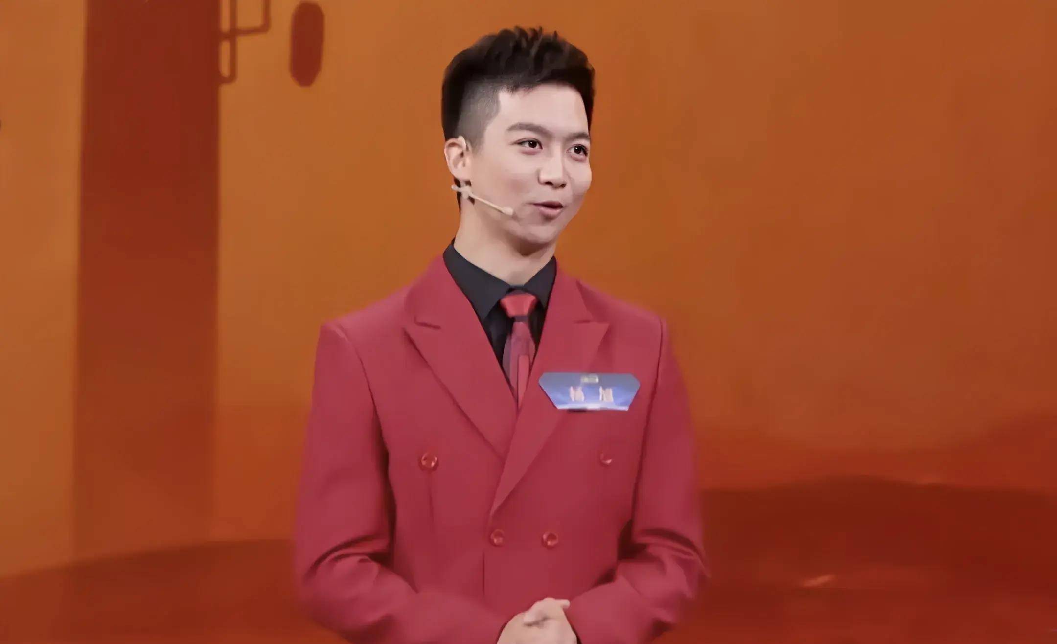 杨旭摘得2023年电视主持人大赛全国总决赛总冠军,榜眼探花是谁_身份