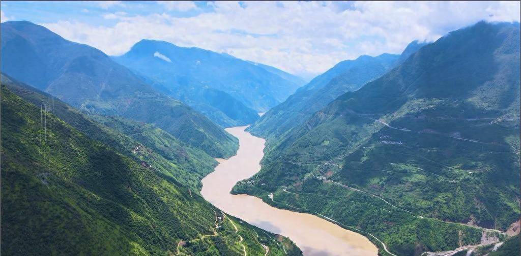 中国很多地方缺水，黄河长江流入大海，为何不修大坝**利用呢？(图3)