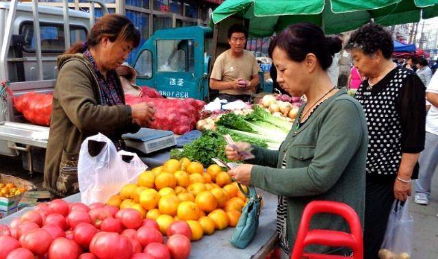 马未都:我见过最会砍价的,菜市场老大妈都没他那么狠_老乡_前辈_盘子