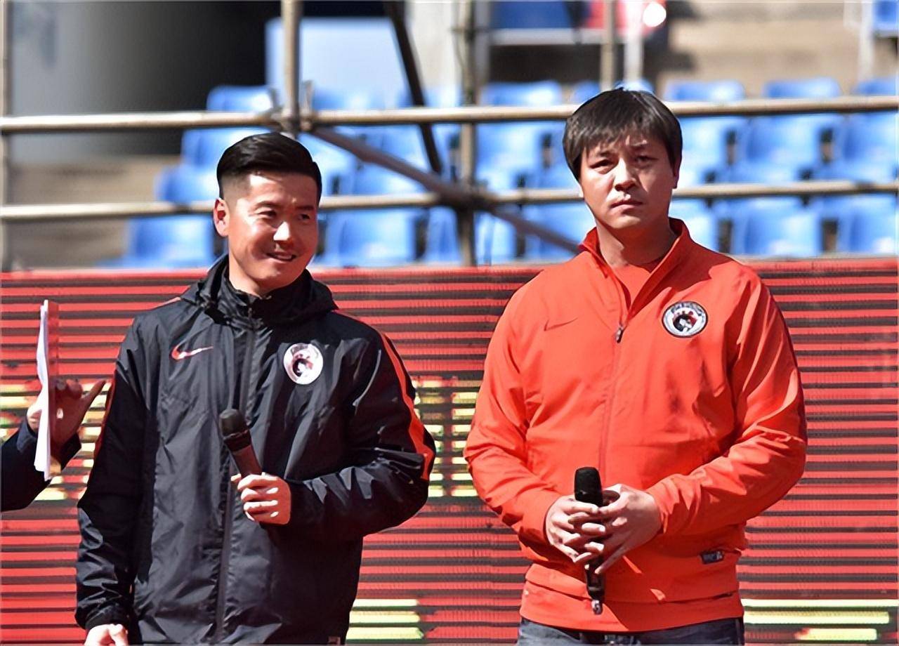 他曾是国足头号射手,与空姐妻子离婚,独自抚养儿子后重返球坛_张玉宁