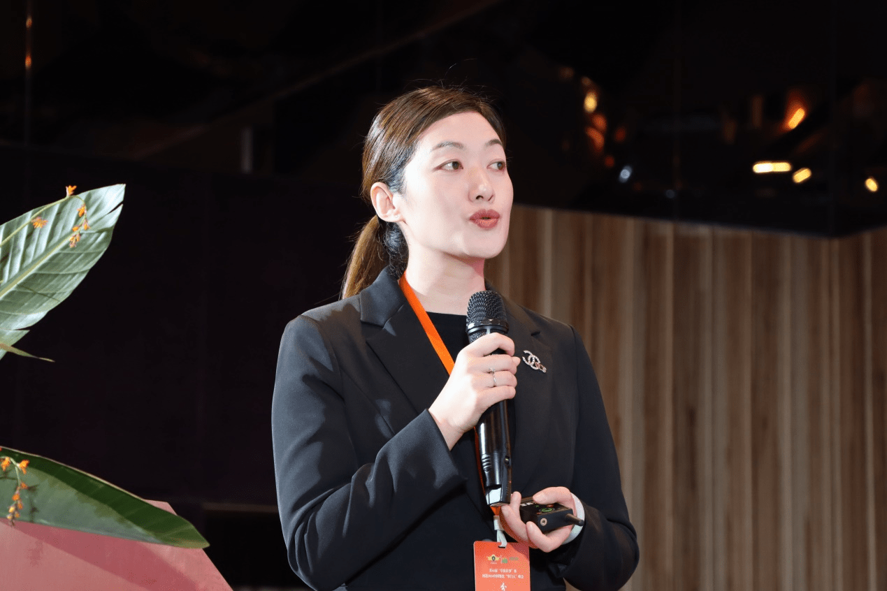 金狮麟酒店运营总监:侯士晓分享主题:《流量密码·新国潮主题服务礼宴