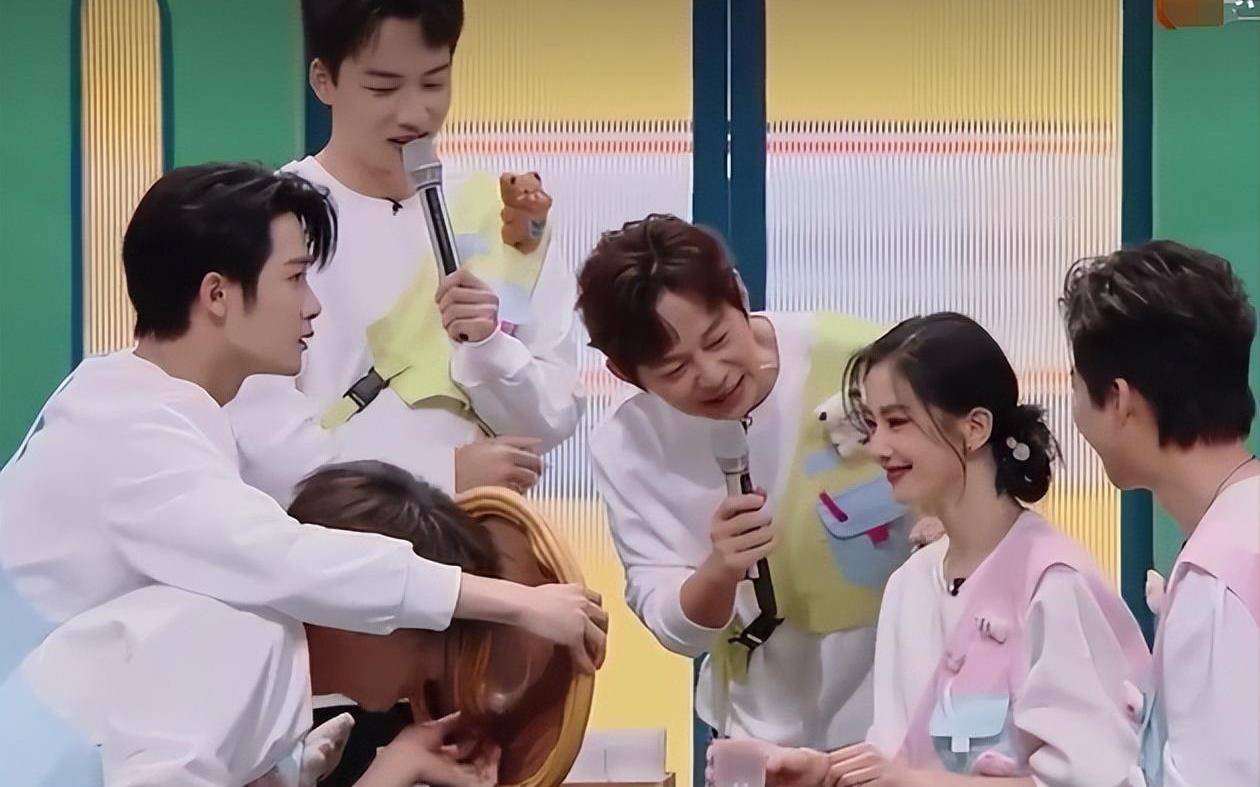 刘诗诗的担心是对的,这次连何炅,杨迪都无语,网友评论一边倒_舞台