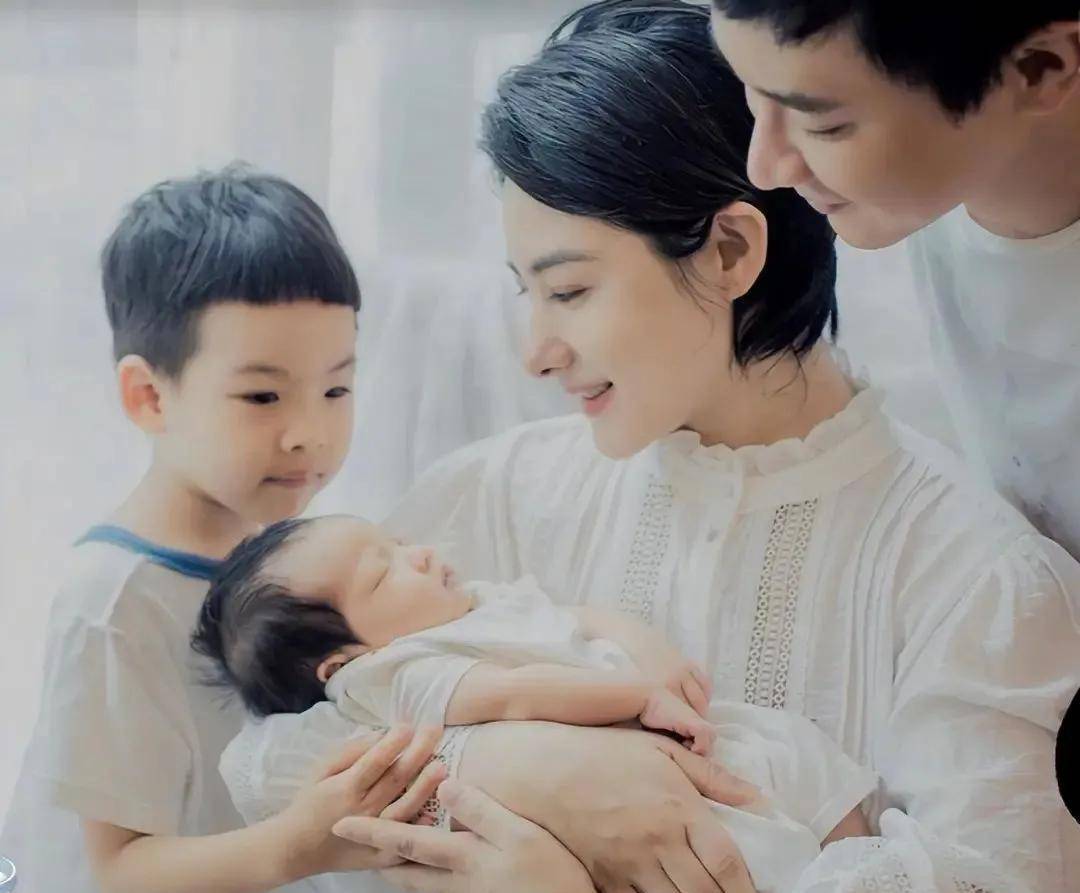 "体操界第一美人"刘璇放弃豪门嫁给爱情,42岁生二胎成高龄产妇_王 