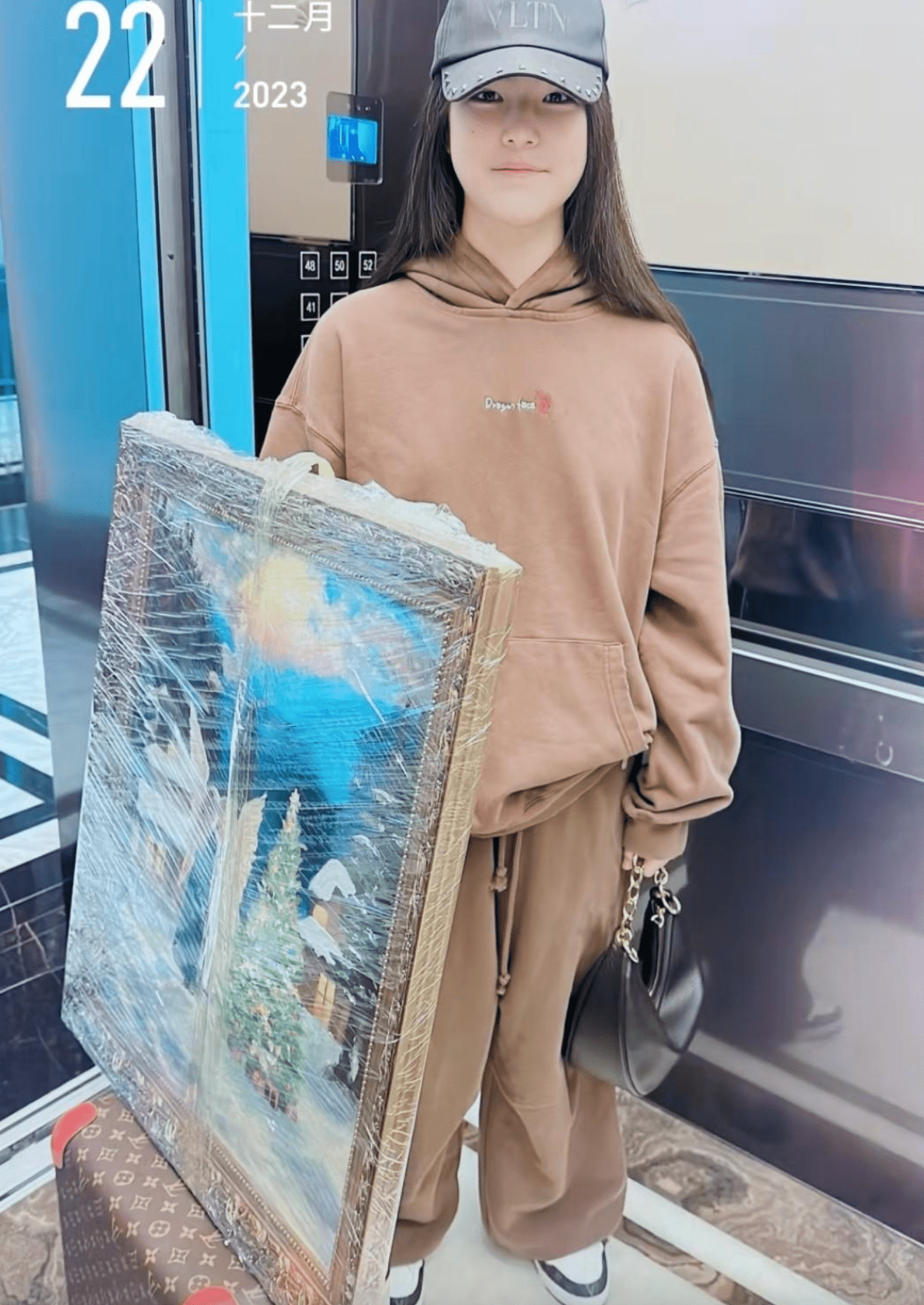 绘画小天才王诗龄,圣诞作品得英国学校认可,父亲王岳伦激动晒照_艺术