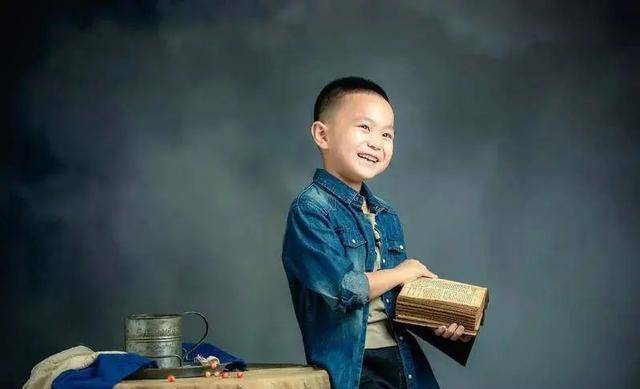 那个3岁识千字背百诗6岁登央视夺冠军的"小神童",如今怎么样了_王恒屹