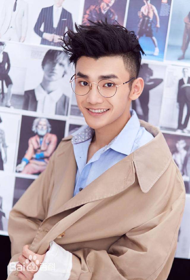 蒋龙——小七高瀚宇,hit-5的成员之一,先后参加过《我型我秀》,《绝对