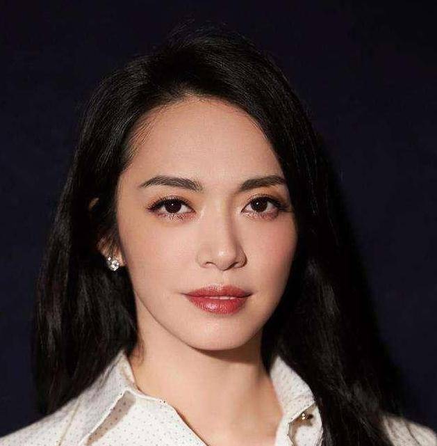 43岁姚晨晒爬山动态,自称想跳崖,被8岁儿子小土豆"嫌弃"_时候_照片