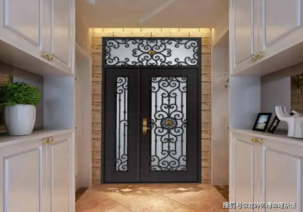 龙吟师傅:你知道有哪些门吗?门应该注意哪些风水禁忌呢?_手机搜狐网