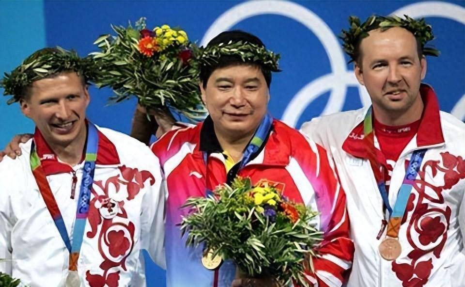 张秋萍是一位优秀的年轻女射击选手,她和王义夫一样都有着非凡的表现.