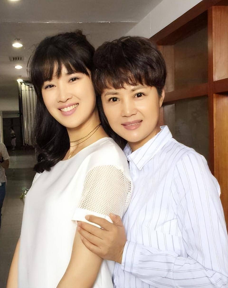 茹萍的女儿奚望:嫁演员郭晓然生一女,分手时母亲的心最痛_事业_家庭