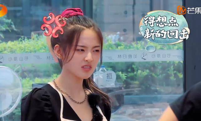 海涛夸杨超越的说唱押韵,注意王俊凯的眼神?